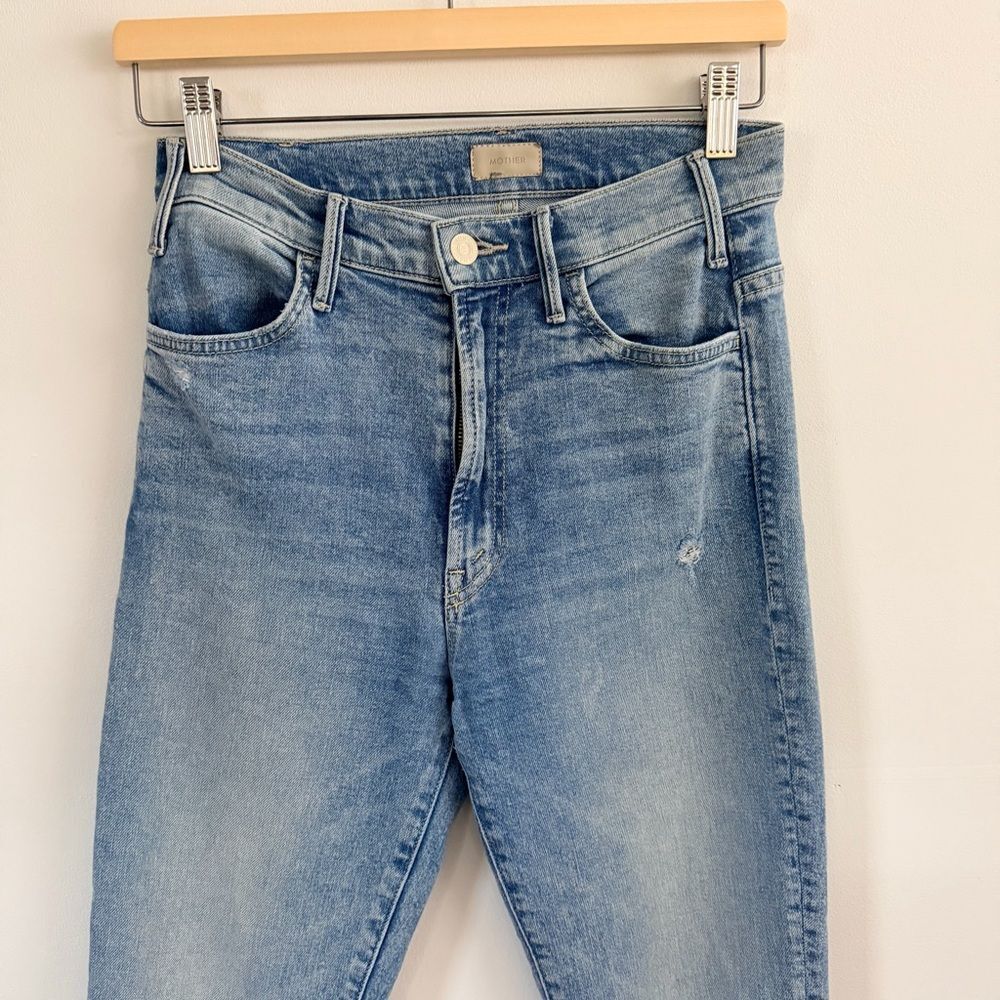 MOTHER The Hustler Ankle Chew Jeans 26 Light Wash Distressed Raw Hem Crop - Picture 5 of 16